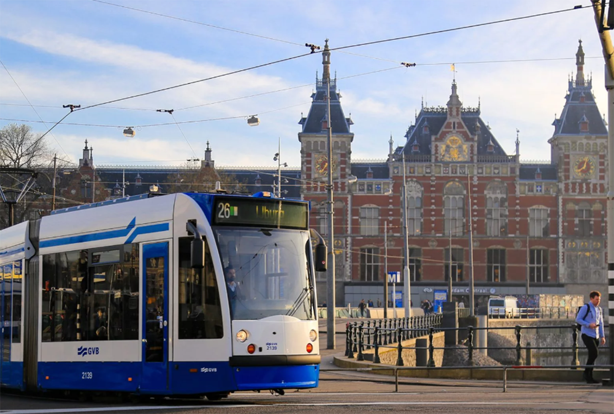 Effortless Travel: Amsterdam Public Transport Guide