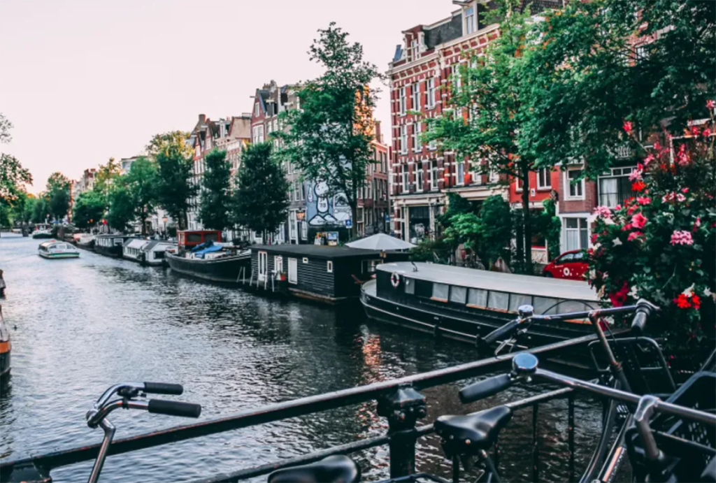 Comprehensive Amsterdam Travel Guide: Essential Advice for Your Trip