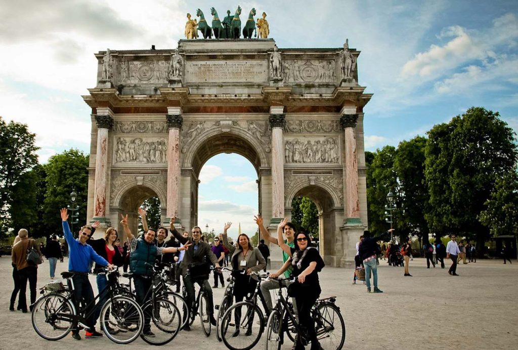 Cycling Paris: Exploring the City of Lights on Two Wheels