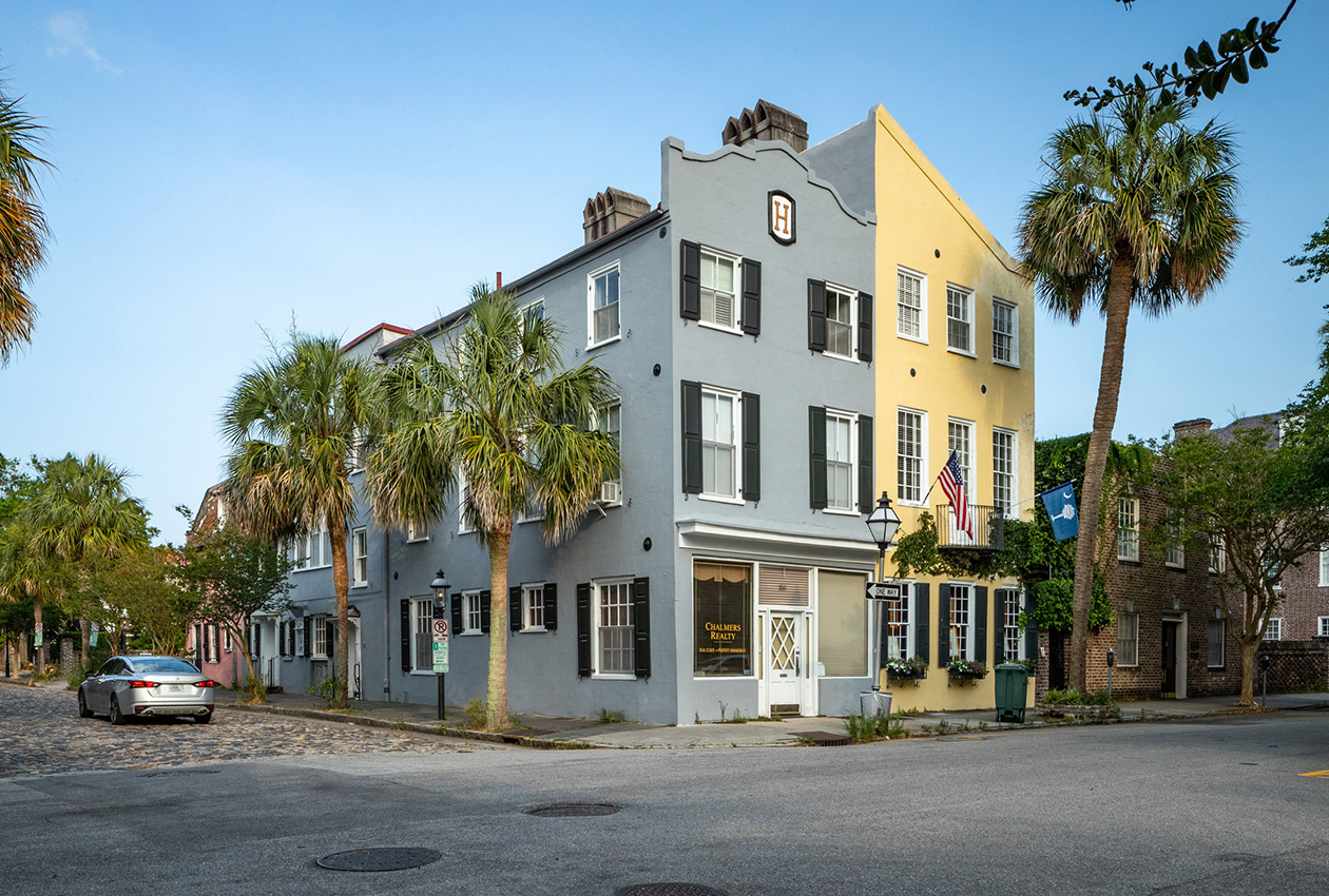 Travel Guide: Unveiling Practical Tips and Advice for Exploring Charleston on a Budget